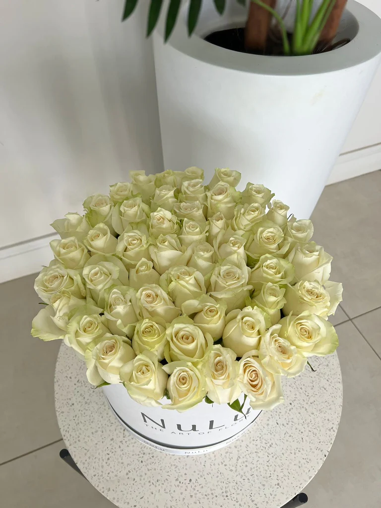 White Roses in A Box - Image 3
